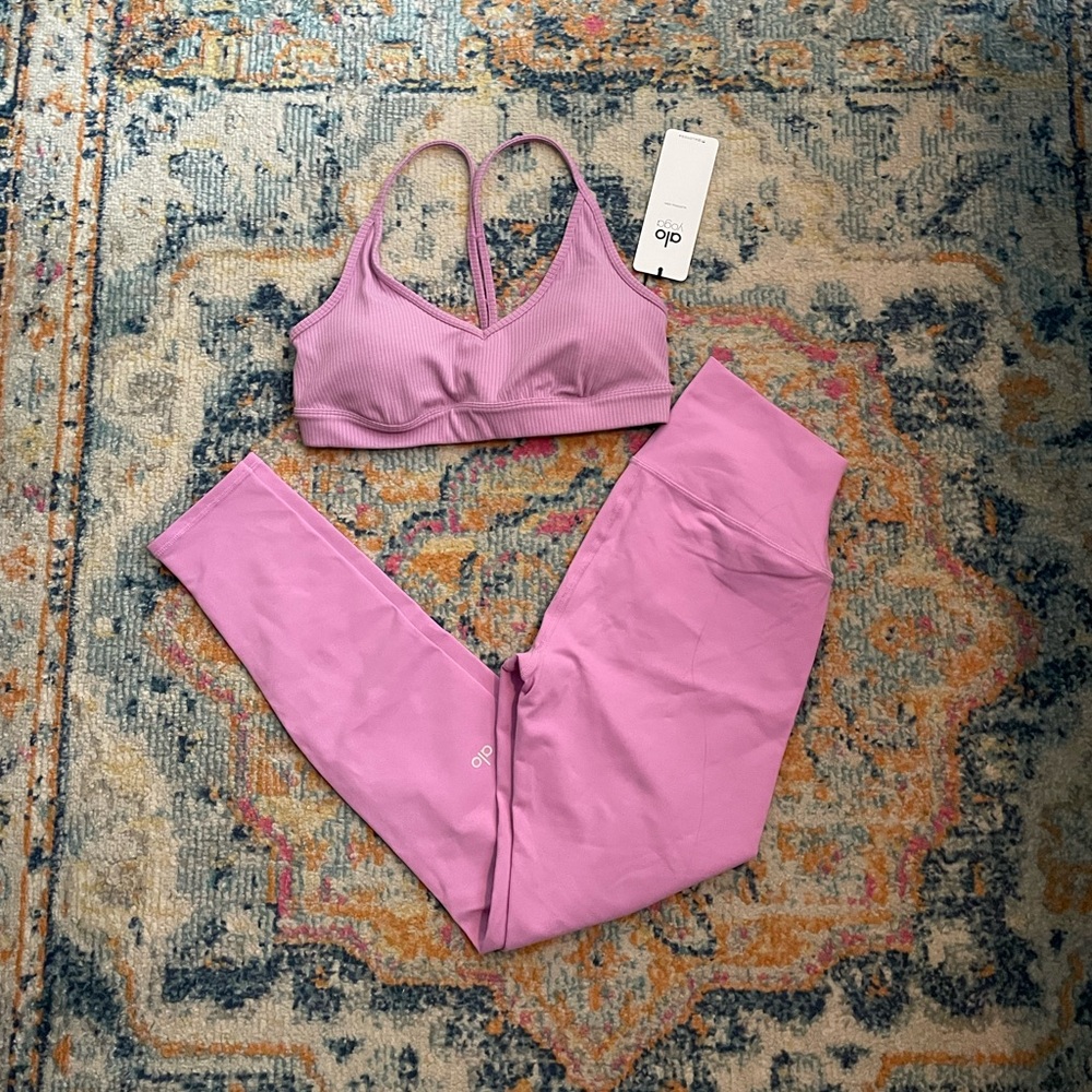 ALO Yoga Pink Lavender Sports Bra and Leggings Set - New With Tags